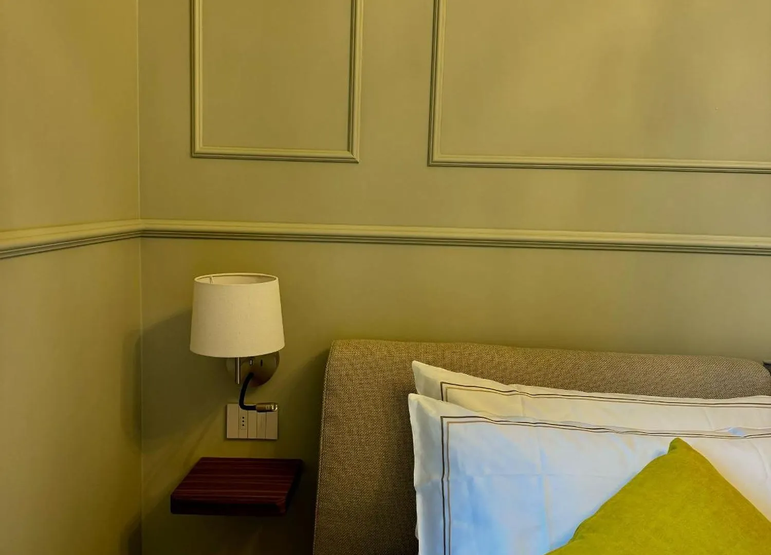 Suite Exclusive In Villa Buttafava Cassano Magnago 0*,  Italia